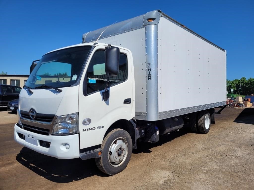 2017 Hino 195 S/A 18' Straight Truck