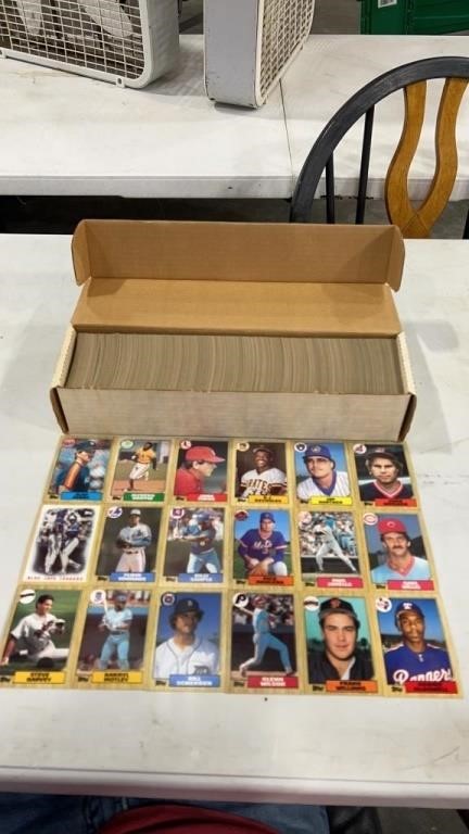 SPORTS CARD AND VINTAGE TOY AUCTION BASEBALL, FOOTBALL, MORE