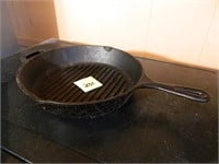 Lodge Cast Iron Grated Skillet