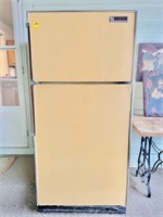 Gibson Refrigerator Freezer (works)