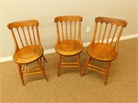 4 Decorative wooden chairs