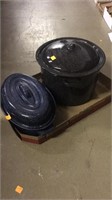 Granite ware stock pot & Roaster.