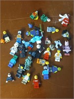 LOT OF LEGO FIGURINES AND ACCESSORIES