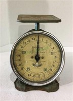 Vintage Universal household scale 25 pounds