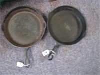 Pair of Wagner cast iron skillets