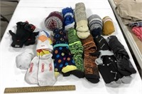 13 pears of socks - sm/m,1 pair of gloves, 1