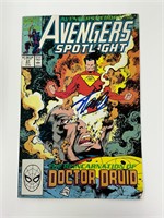 Autograph COA Avengers Spotlight #37 Comics