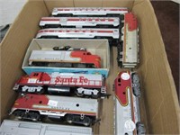 HO Scale Tray Train Engine Cars