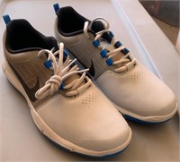 L - PAIR OF 9.5 NIKE RUNNING SHOES