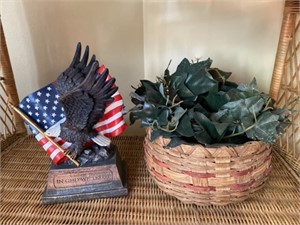 Composition Spreadwing Eagle with Woven Basket