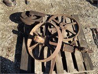 PALLET WITH 3 OLD RUSTIC WHEELS