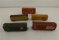 Burlington Northern Engine and 4 Cars - Small