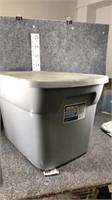 10 gallon tote with lid