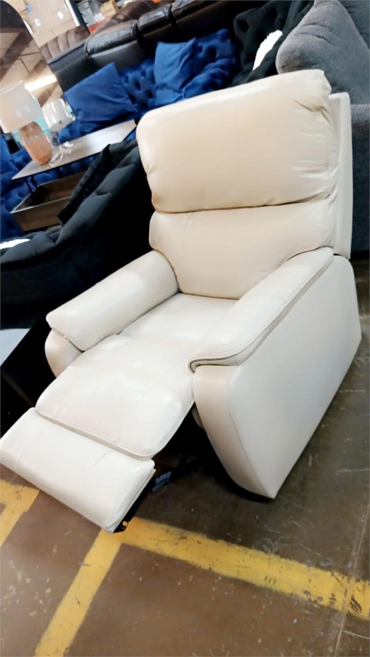 BRAND NEW RECLINER