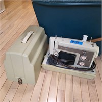 M156 Kenmore sewing machine in case