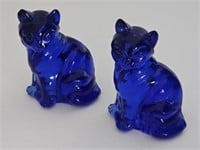 PAIR OF VTG FENTON COLBALT BLUE GLASS CATS-NICE