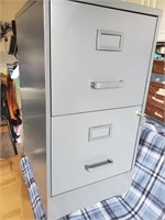 2 Drawer Filing Cabinet With Keys and Folders