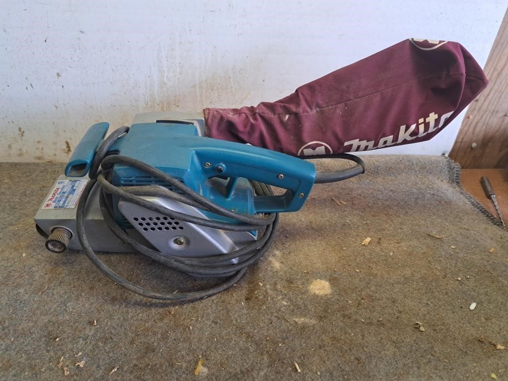 Makita belt sander