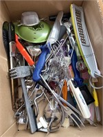 2 Box of kitchen utensils , gadgets Corning wear