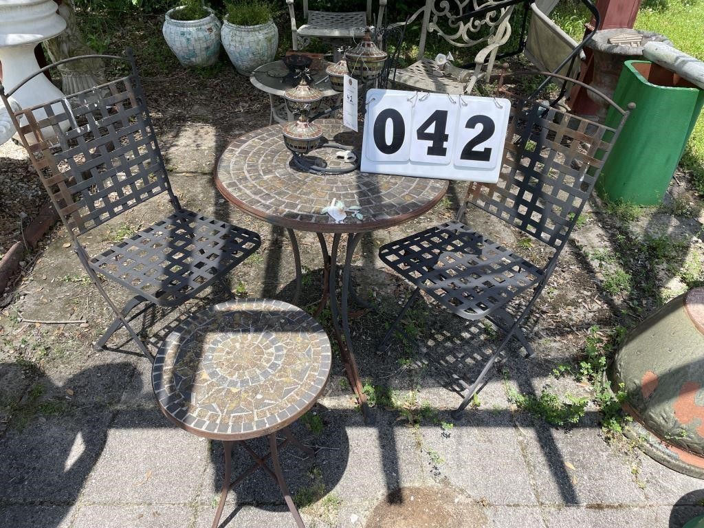 Small Patio Table, 2 Chairs, small table (