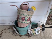 Plastic flower pots, wire basket