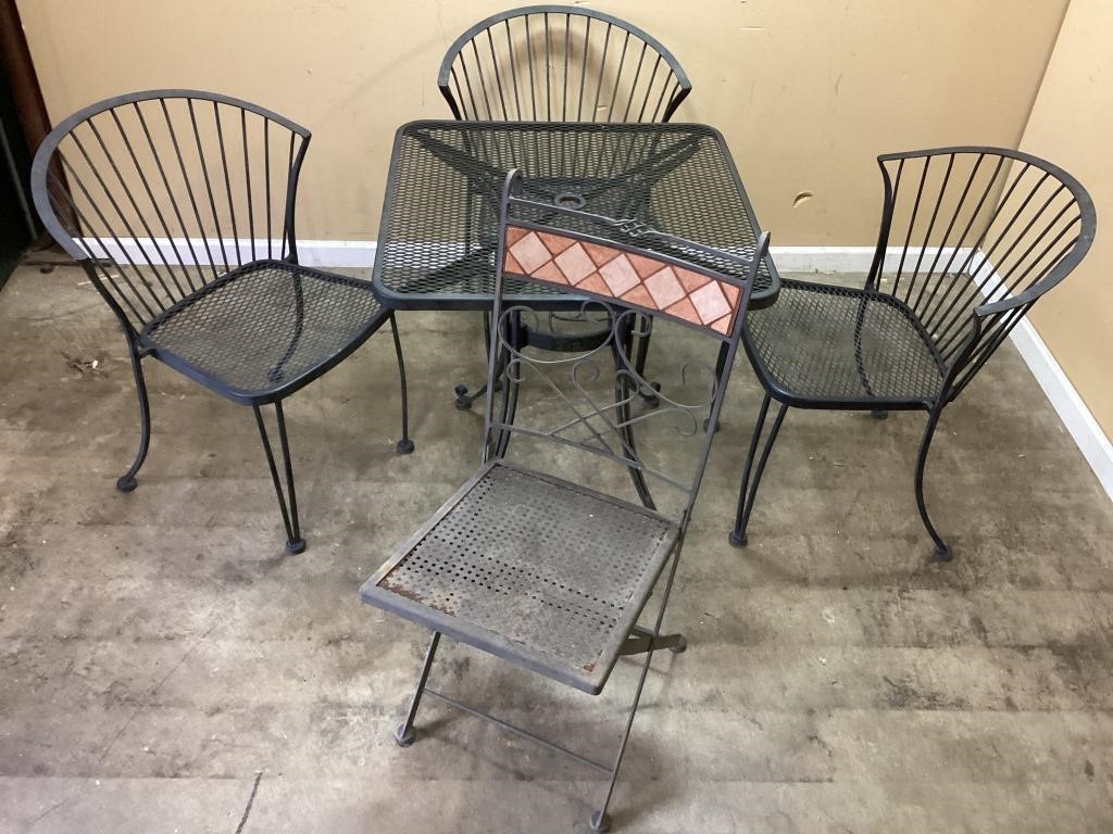 5 PIECE WROUGHT IRON PATIO FURNITURE TABLE & 4