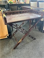 Folding butlers tray table