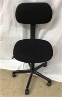 D4) ROLLING, SWIVEL OFFICE CHAIR, BLACK CLOTH