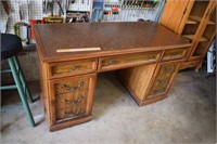 Very Nice Vintage Solid Oak Desk w/ Drawers