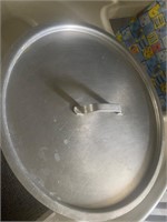 large soup pan lif