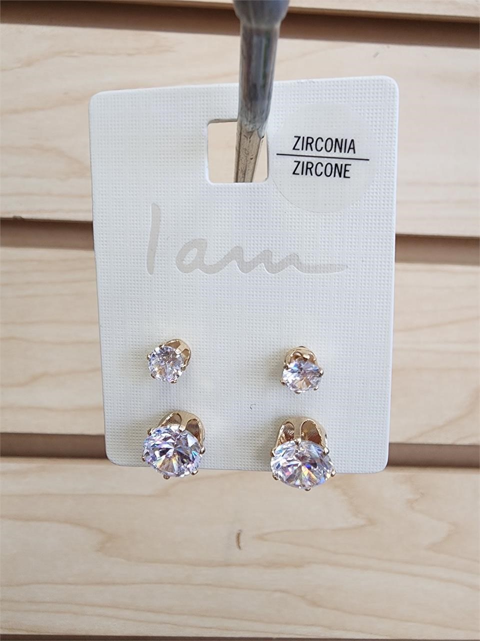 Zirconia stud earrings