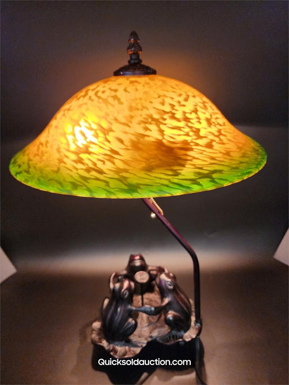 Beautiful Heavy Metal 3 Frogs Swirl Glass Lamp