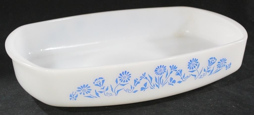 Federal Glass 1 1/2 Qt Blue Cornflower Dish