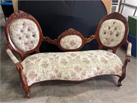 VICTORIAN STYLE ORNATE WOOD FRAME COUCH