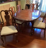 Broyhill dining table, 6 chairs, two 18" leaves