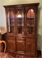 2-piece Broyhill lighted china cabinet