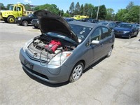 04 Toyota Prius  4DSD GR 4 cyl  Hybrid; Started