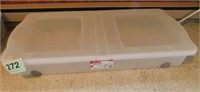 Rubbermaid XL clear storage tote w/ hinged lids