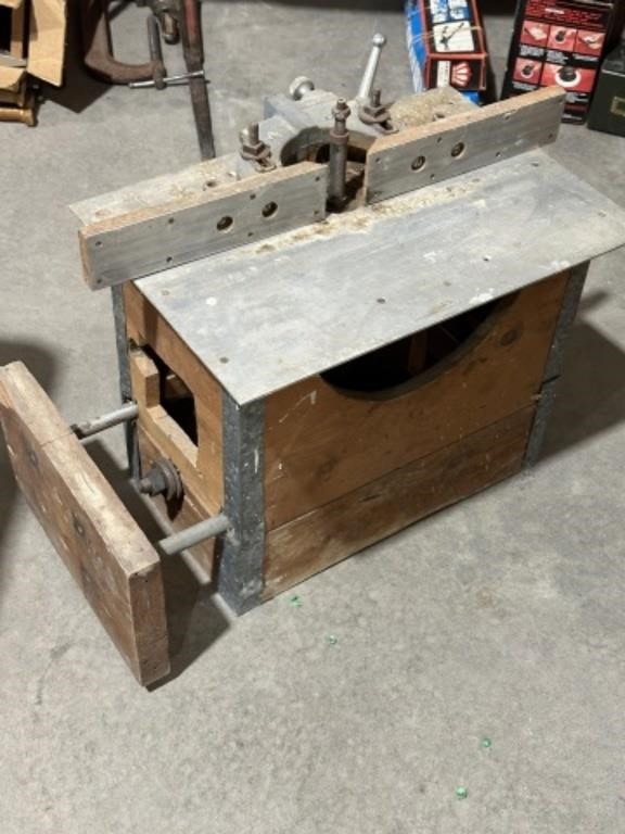 VTG. HEAVY DUTY ROUTER TABLE