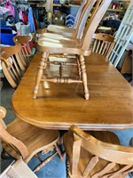 Oak Double Pedestal Table w/8 chairs (has leaf)
