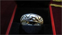 MENS .925 STERLING EMBOSSED BAND SIZE 13.5