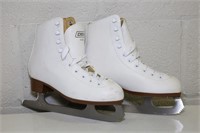 DBX Classic Youth 4 Ice Skates