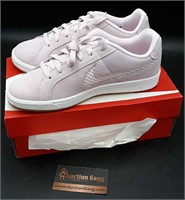 Shoes - *NEW* Nike Tennis Size 8