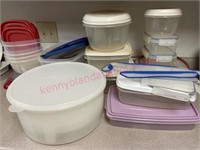 Lot: Plastic kitchenwares & storage containers