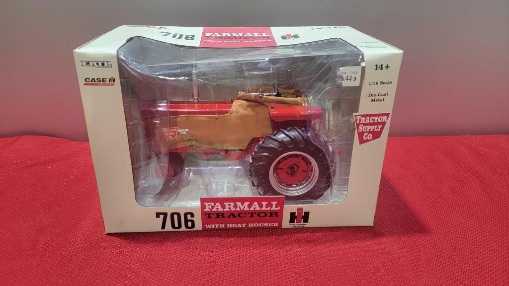 Large nib ertl diecast case 706 tractor