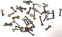 Estate lot of vintage keys