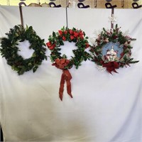 5 outdoor Christmas wreaths, wreath holders incl