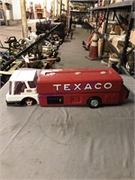 TEXACO TANKER TRUCK,NEEDS PARTS(FRONT WHEELS, ETC)