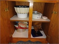 Pot holders, Cake pan, Corning ware lidded dish