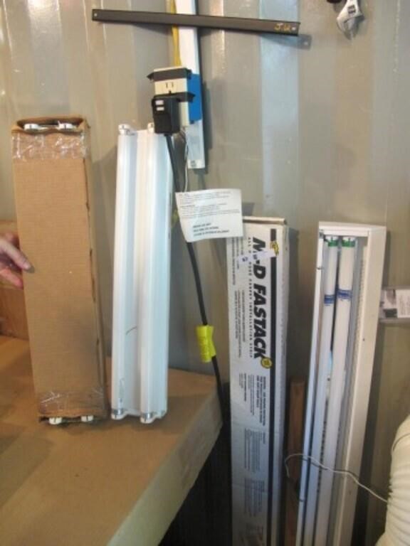 LOT OF 4 - 2 & 4 FT FLUORESCENT LIGHTS